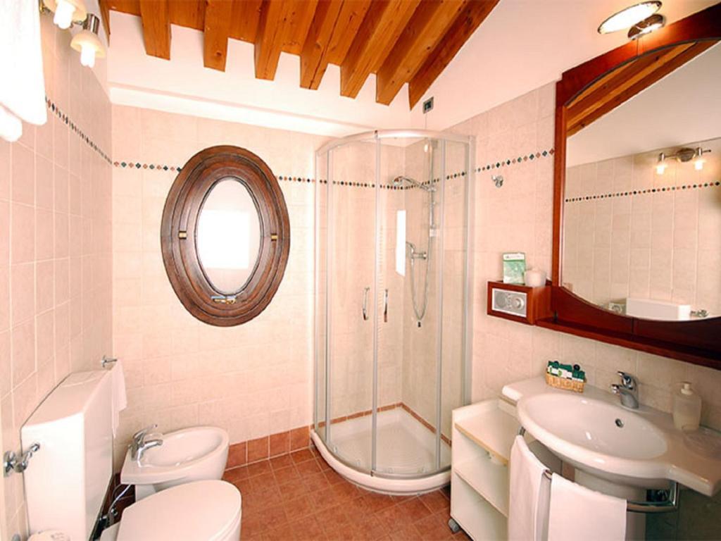 Dolcemela Hotel Ferrara Szoba fotó